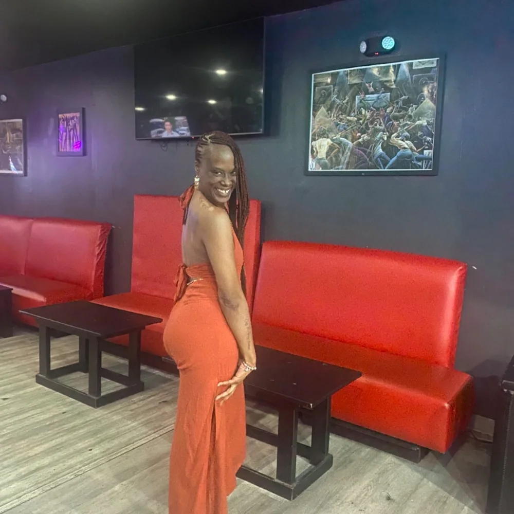 Clothing - Picture 3 of 4